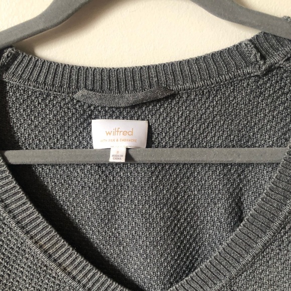 Aritzia Wilfred v neck long sleeve sweater - Picture 3 of 5